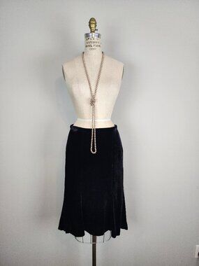Vintage Y2K Rich Black Velvet A Line Below the Knee Skirt * Ladies size 2